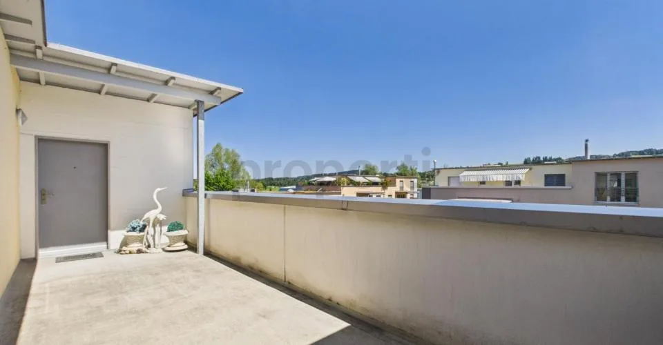 Helle Attikawohnung über den Dächern von Pfäffikon mit Lift und Tiefgaragenplatz – photo 11 sur 13