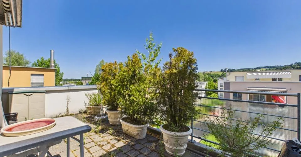Helle Attikawohnung über den Dächern von Pfäffikon mit Lift und Tiefgaragenplatz – photo 6 sur 13