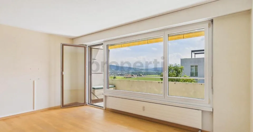 Sonniger Balkon, familienfreundliche Lage und eigener Parkplatz inklusive