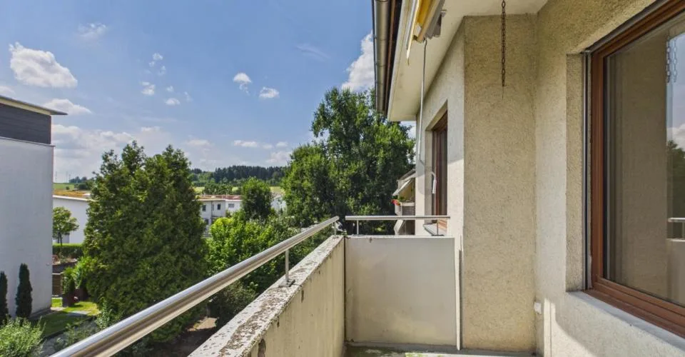 Sonniger Balkon, familienfreundliche Lage und eigener Parkplatz inklusive