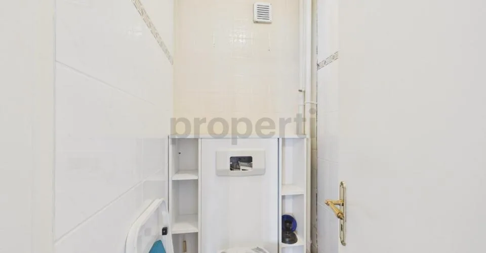 Sonniger Balkon, familienfreundliche Lage und eigener Parkplatz inklusive