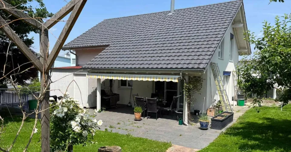Traumhafter Garten, grosszügige Raumaufteilung und barrierefreier Wohnkomfort