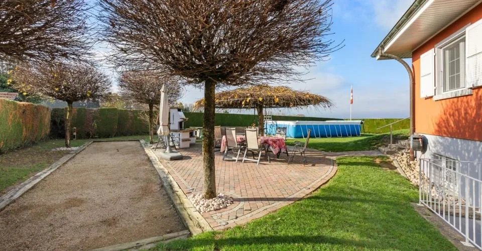 Splendide villa en bordure de zone agricole avec débouchée sur le lac – Foto 13 von 13