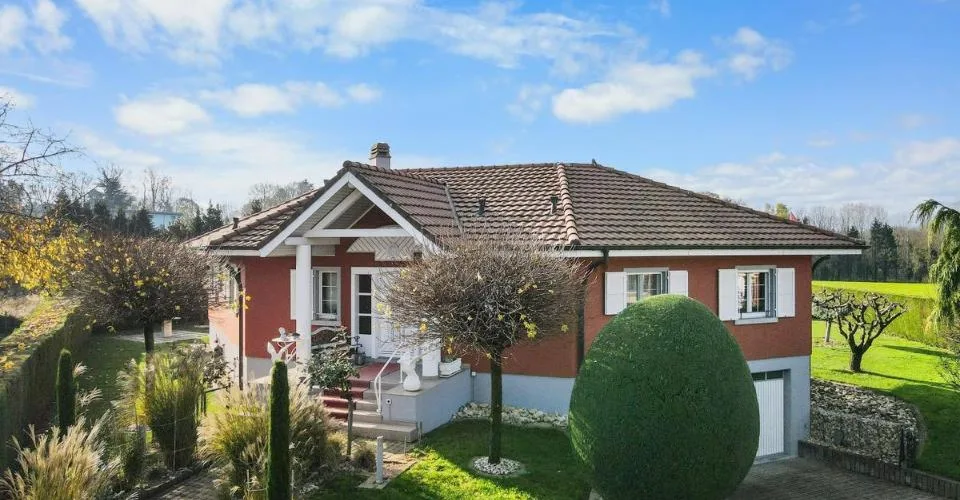 Splendide villa en bordure de zone agricole avec débouchée sur le lac – Foto 4 von 13