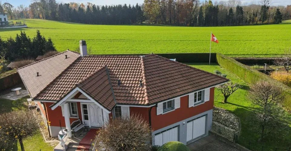 Splendide villa en bordure de zone agricole avec débouchée sur le lac – Foto 6 von 13