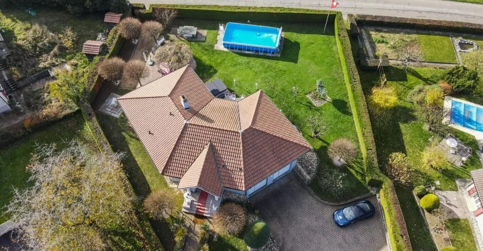 Splendide villa en bordure de zone agricole avec débouchée sur le lac – Foto 5 von 13