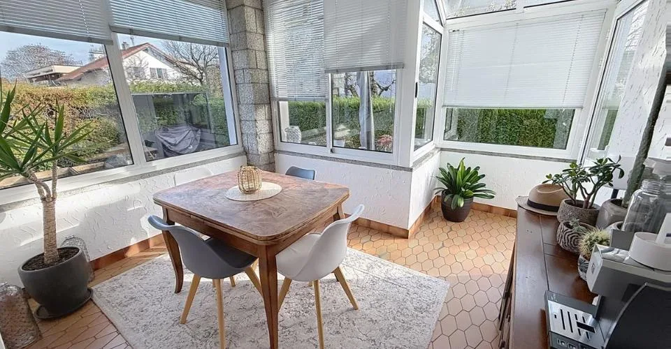 Belle propriété rénovée avec soin et grand jardin arboré – foto 10 di 13