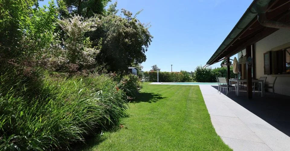 Magnifique maison rénovée de 7.5 pièces avec piscine extérieure – foto 2 di 13