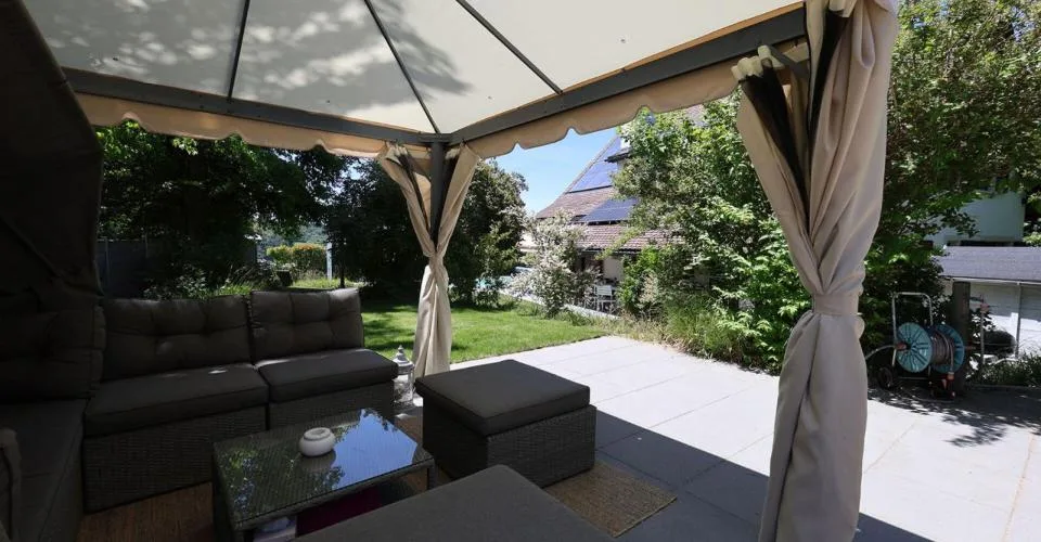 Magnifique maison rénovée de 7.5 pièces avec piscine extérieure – foto 9 di 13