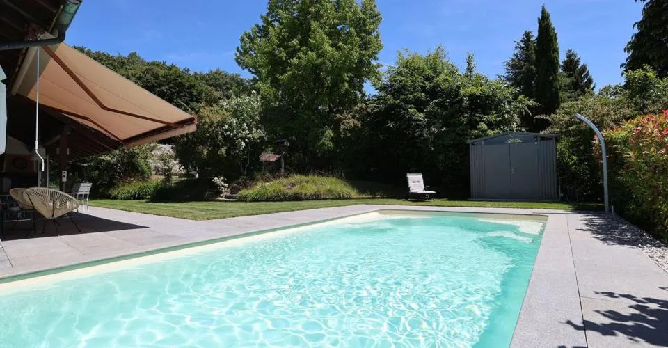Magnifique maison rénovée de 7.5 pièces avec piscine extérieure – foto 3 di 13