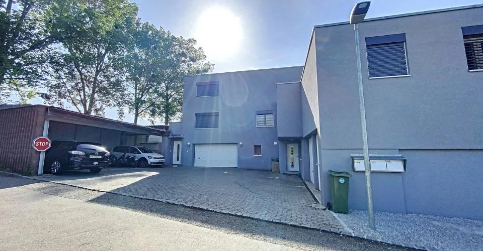 Villa familiale de de 3 appartements avec piscine commune