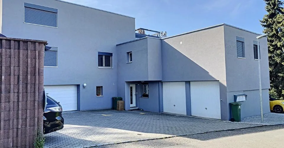 Villa familiale de de 3 appartements avec piscine commune