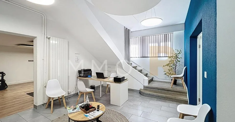 Immeuble mixte au centre de Semsales