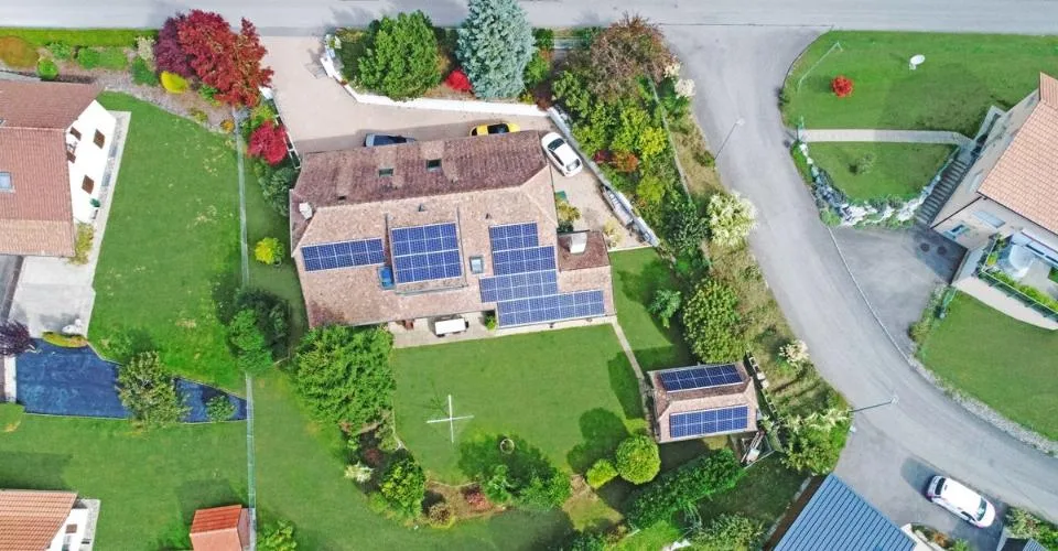 Maison d'exception - Autonome, rentable et rénovée avec raffinement à 20 min d'Epalinges