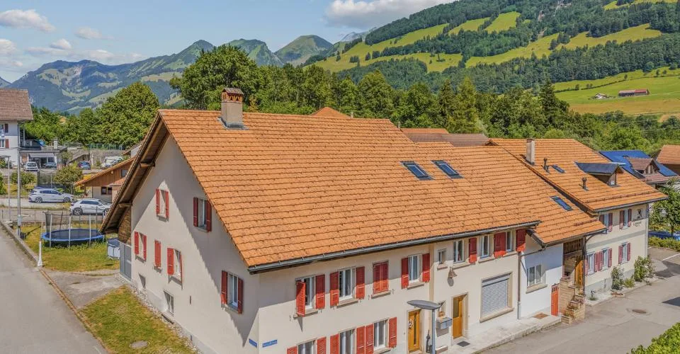 Maison villageoise de 3 logements avec jardin et potentiel foncier