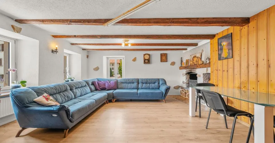 Maison villageoise de 3 logements avec jardin et potentiel foncier