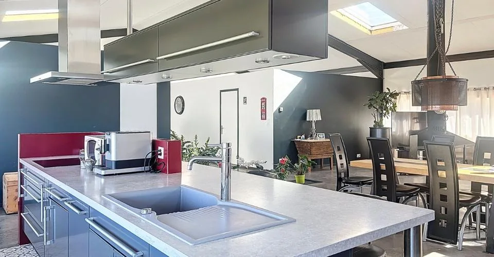Aux amateurs d'espaces généreux et de lieux de vie de caractère