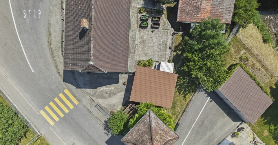 Maison villageoise à rénover avec jardin et dépendances, à Riaz