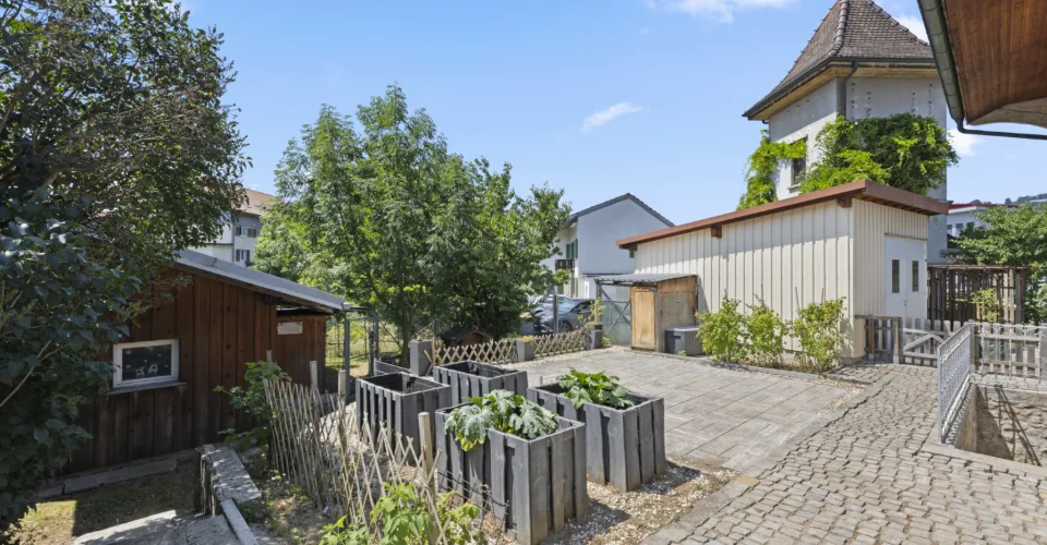 Maison villageoise à rénover avec jardin et dépendances, à Riaz