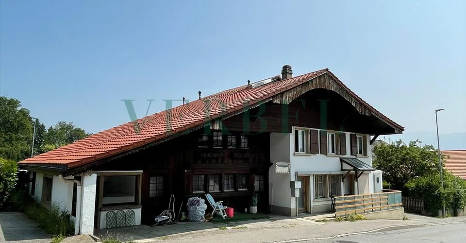 Grande maison avec potentiel d'aménagement