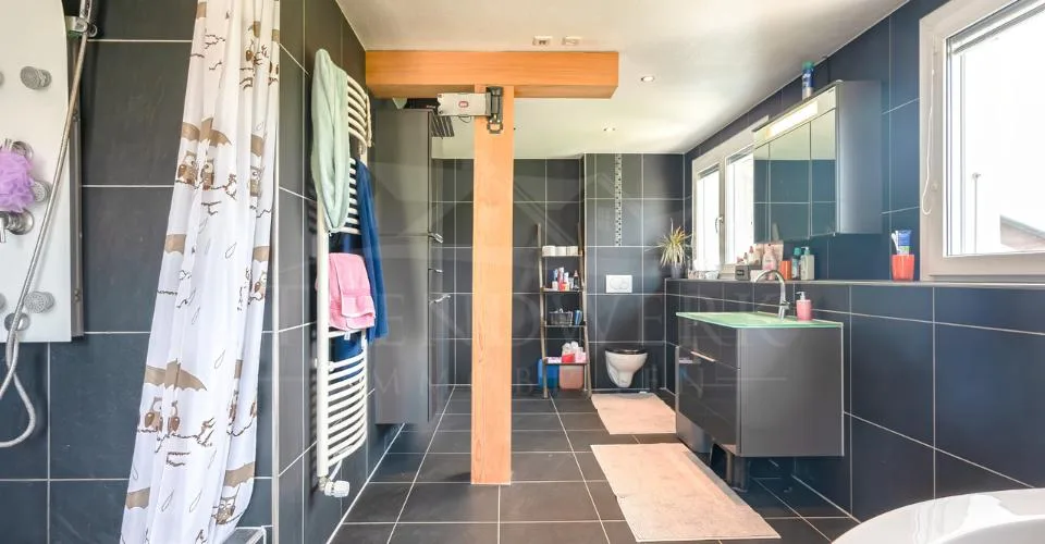 Maison de 7,5 pièces avec une réserve de terrain de 1202m²