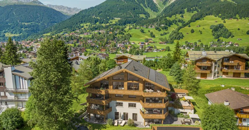 Klosters: Neubau Dachmaisonette mit edlem Interieur und Aussicht – photo 4 sur 5