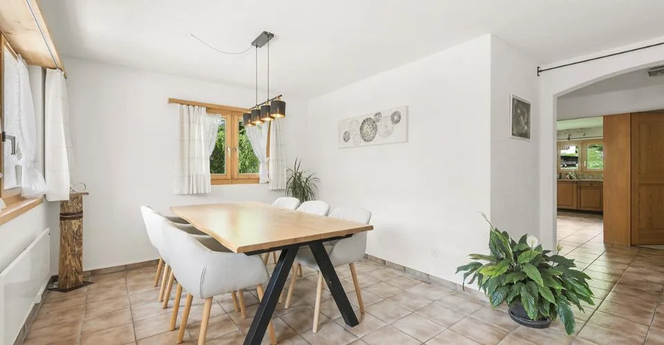 Grosszügige Doppelhaushälfte in Bivio mit Garten und Einliegerwohnung