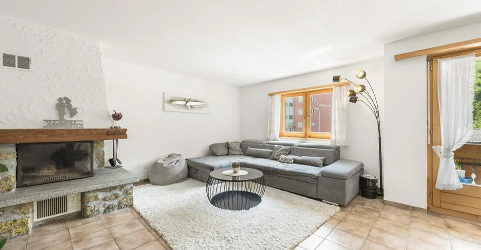 Grosszügige Doppelhaushälfte in Bivio mit Garten und Einliegerwohnung
