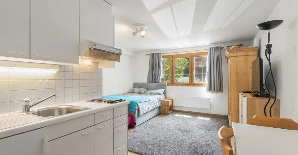 Grosszügige Doppelhaushälfte in Bivio mit Garten und Einliegerwohnung