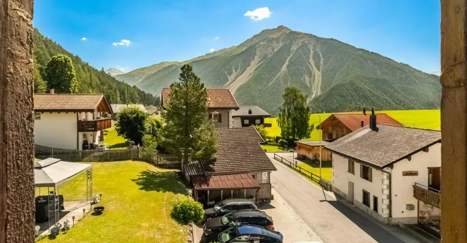Schmitten: Mehrfamilienhaus mit Zukunftspotenzial – foto 2 di 6