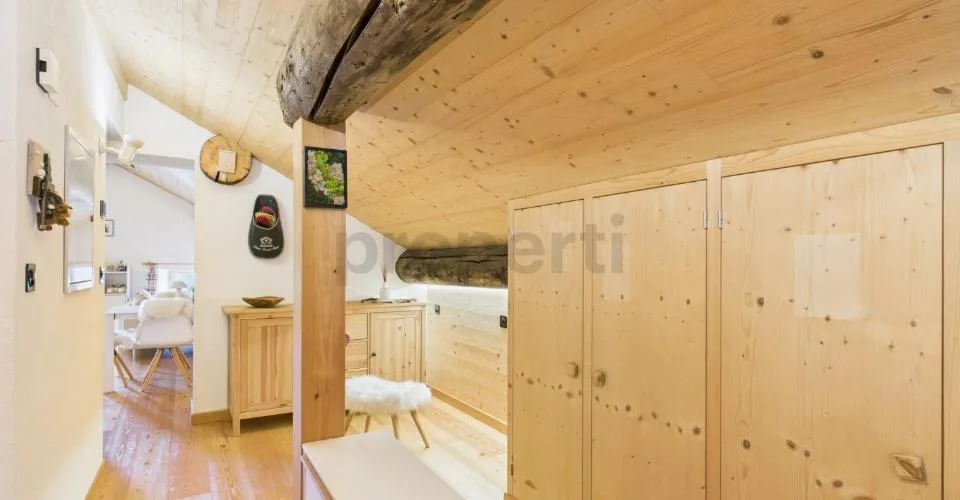 Tradition trifft Komfort: 2.5 Zimmer Zweitwohnung in Nufenen  naturverbunden und doch modern