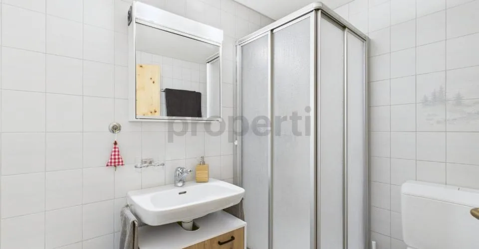 Tradition trifft Komfort: 2.5 Zimmer Zweitwohnung in Nufenen  naturverbunden und doch modern