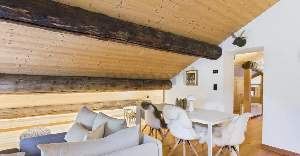 Tradition trifft Komfort: 2.5 Zimmer Zweitwohnung in Nufenen  naturverbunden und doch modern