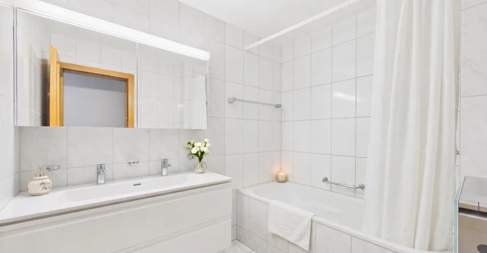 Moderne und lichtdurchflutete Wohnung mit Balkon in Schwaderloch – Foto 7 von 13