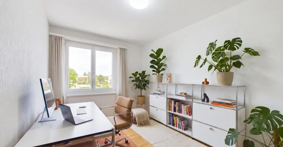 Moderne und lichtdurchflutete Wohnung mit Balkon in Schwaderloch – Foto 6 von 13