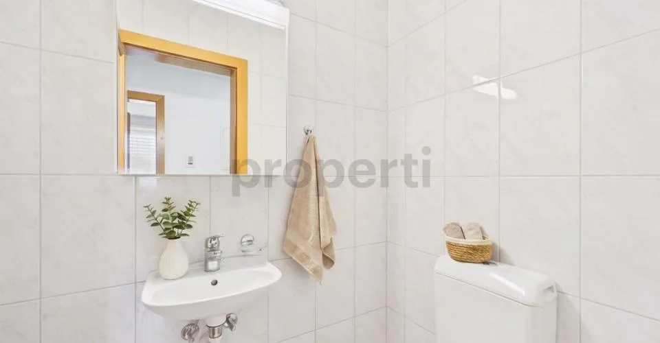 Moderne und lichtdurchflutete Wohnung mit Balkon in Schwaderloch – Foto 11 von 13