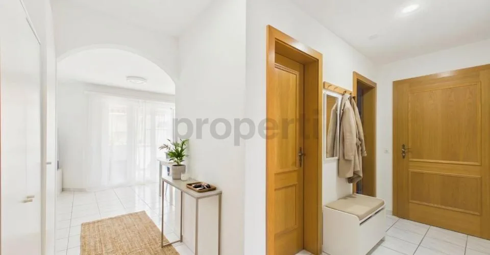 Moderne und lichtdurchflutete Wohnung mit Balkon in Schwaderloch – Foto 10 von 13