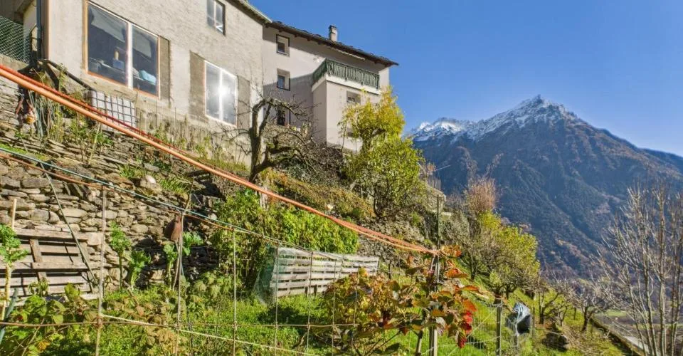 Incantevole casa unifamiliare a Marolta con ampio giardino