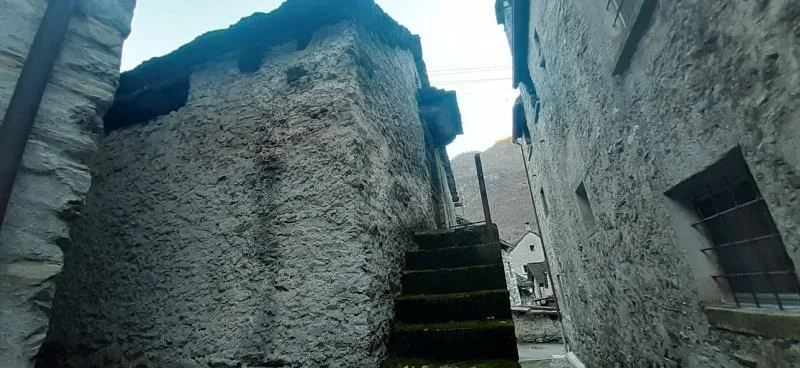 RUSTICO DA RISTRUTTURARE