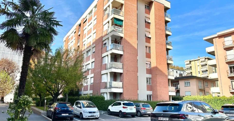 Spazioso appartamento di 3.5 locali molto centrale con balcone a Lugano – Foto 9 von 10