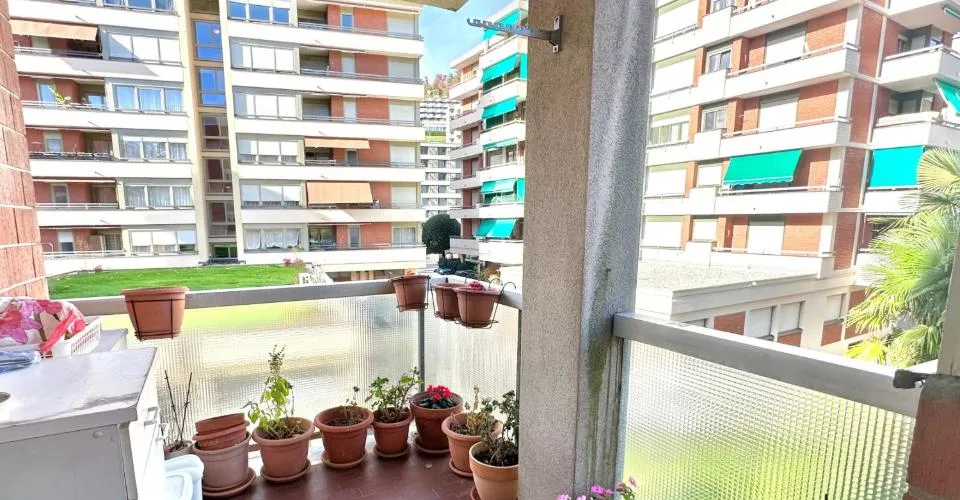 Spazioso appartamento di 3.5 locali molto centrale con balcone a Lugano – Foto 7 von 10