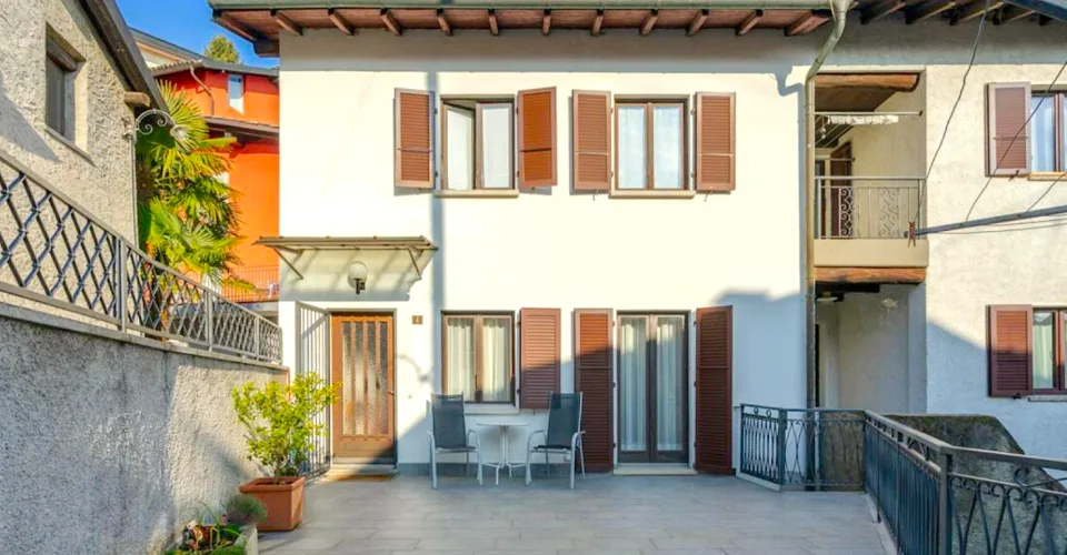Elegante casa indipendente di 4.5 locali con garage, nel nucleo di Gravesano