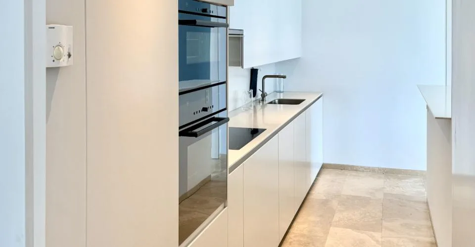 3776 APPARTEMENT DE LUXE AVEC VUE PARTIELLE SUR LE LAC – RÉSIDENCE SECONDAIRE