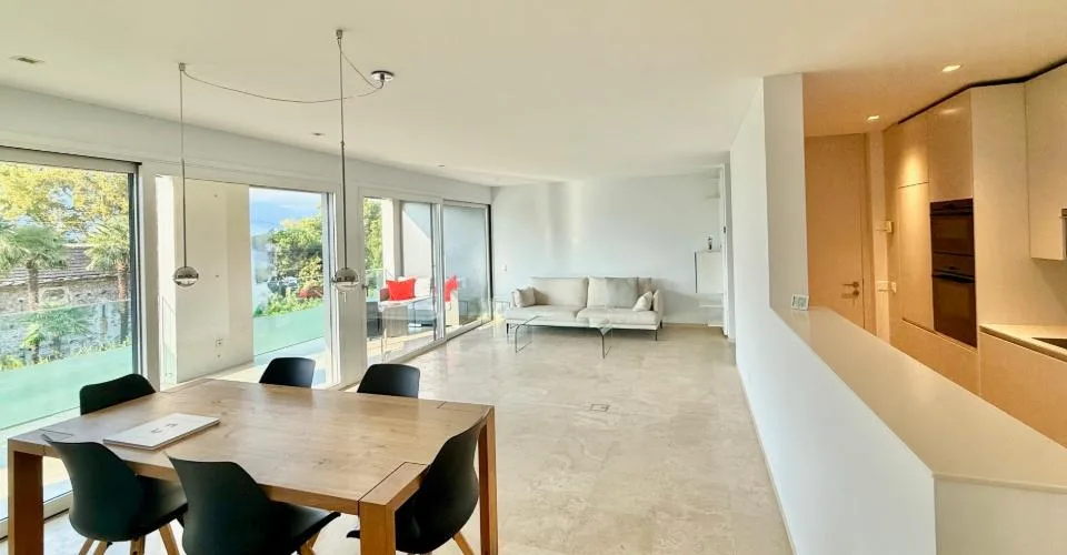3776 APPARTEMENT DE LUXE AVEC VUE PARTIELLE SUR LE LAC – RÉSIDENCE SECONDAIRE