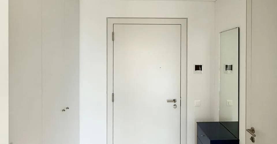 3776 APPARTEMENT DE LUXE AVEC VUE PARTIELLE SUR LE LAC – RÉSIDENCE SECONDAIRE
