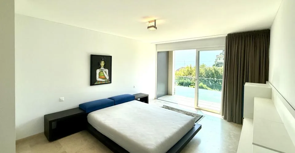 3776 APPARTEMENT DE LUXE AVEC VUE PARTIELLE SUR LE LAC – RÉSIDENCE SECONDAIRE
