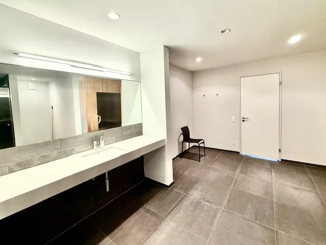 3776 APPARTEMENT DE LUXE AVEC VUE PARTIELLE SUR LE LAC – RÉSIDENCE SECONDAIRE