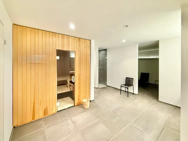 3776 APPARTEMENT DE LUXE AVEC VUE PARTIELLE SUR LE LAC – RÉSIDENCE SECONDAIRE