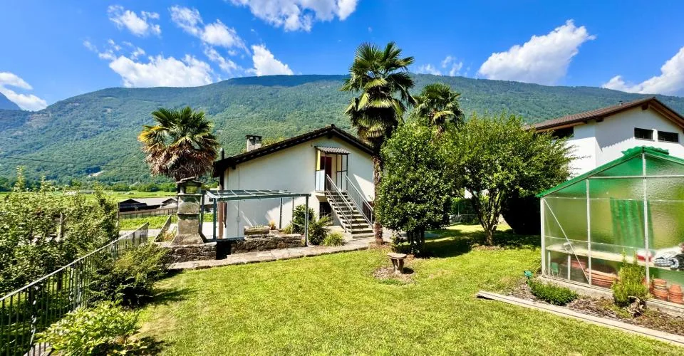 rif. 2018 MAISON BI-FAMILIALE TIÇINOISE-GRAND POTENTIEL DANS LA VERDURE AVEC BOX VOITURE