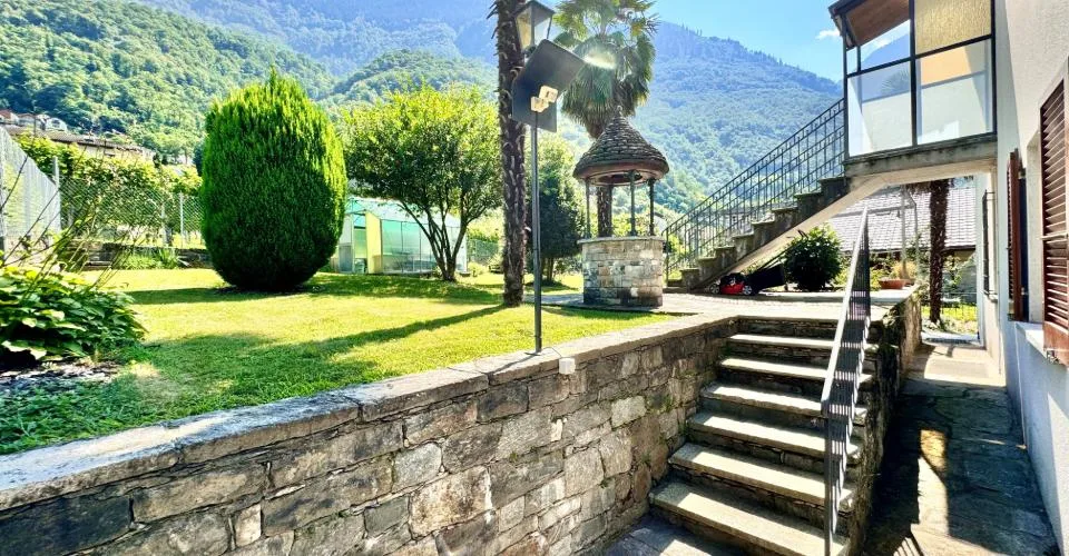rif. 2018 MAISON BI-FAMILIALE TIÇINOISE-GRAND POTENTIEL DANS LA VERDURE AVEC BOX VOITURE